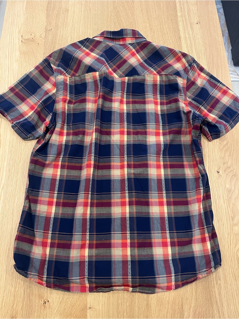 American Eagle
Navy and Red Plaid Short-Sleeve Men's Shirt - Picture 5 of 7